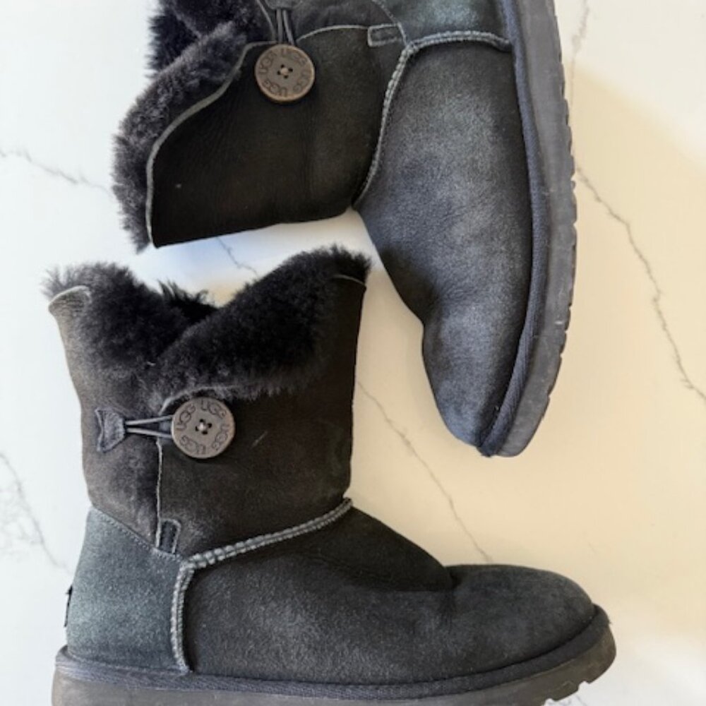 Ugg Bailey Button - image 1
